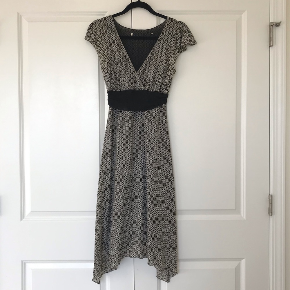 V-neck stretch mesh dress